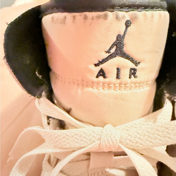 Brown Elephant - Picture 5 of 6